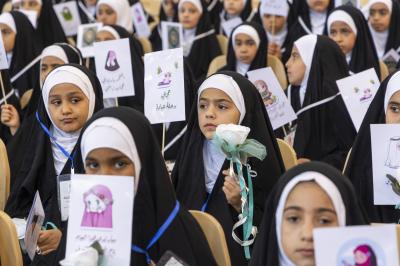 بدء توافد الطالبات المشاركات في حفل الورود الفاطمية السادس