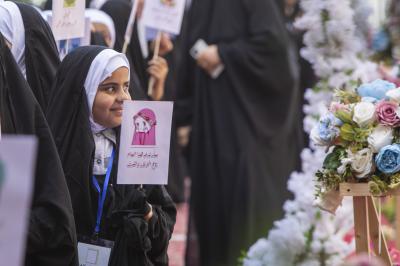 بدء توافد الطالبات المشاركات في حفل الورود الفاطمية السادس