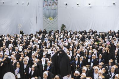 تربويون: مشروع الورود الفاطمية ينتج جيلاً محتشماً ملتزماً بالحجاب وتعاليم الدين الإسلامي