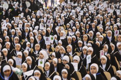 تربويون: مشروع الورود الفاطمية ينتج جيلاً محتشماً ملتزماً بالحجاب وتعاليم الدين الإسلامي