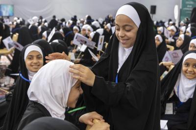 تربويون: مشروع الورود الفاطمية ينتج جيلاً محتشماً ملتزماً بالحجاب وتعاليم الدين الإسلامي