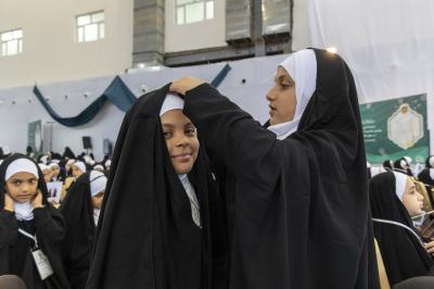 تربويون: مشروع الورود الفاطمية ينتج جيلاً محتشماً ملتزماً بالحجاب وتعاليم الدين الإسلامي