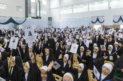 تربويون: مشروع الورود الفاطمية ينتج جيلاً محتشماً ملتزماً بالحجاب وتعاليم الدين الإسلامي