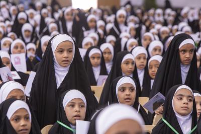 تربويون: مشروع الورود الفاطمية ينتج جيلاً محتشماً ملتزماً بالحجاب وتعاليم الدين الإسلامي