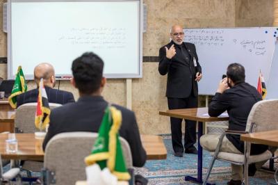  قسم التطوير يقيم ورشة في (فنّ الٕالقاء) لمنتسبي العتبة العباسية