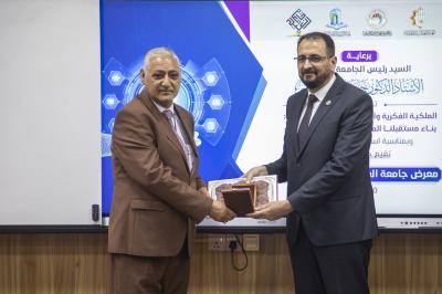 جامعة بابل: معرض العميد فرصة للقاء بين الأساتذة والتعرّف على ابتكاراتهم