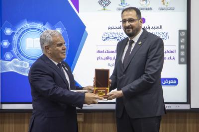 جامعة بابل: معرض العميد فرصة للقاء بين الأساتذة والتعرّف على ابتكاراتهم