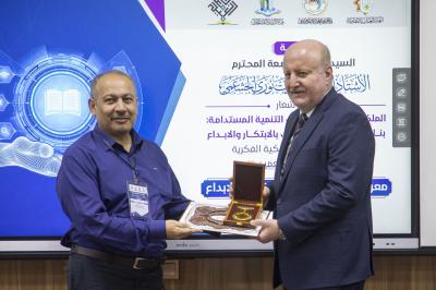 جامعة بابل: معرض العميد فرصة للقاء بين الأساتذة والتعرّف على ابتكاراتهم