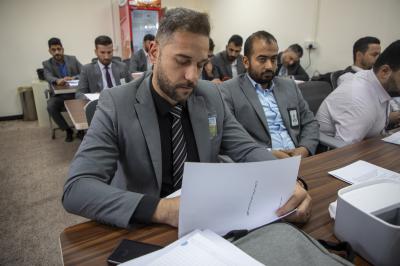 أكاديمية التطوير الإداري تجري المناقشات الأولية لبحوث طلبتها المتخرجين