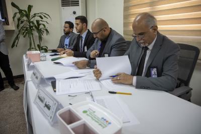 أكاديمية التطوير الإداري تجري المناقشات الأولية لبحوث طلبتها المتخرجين