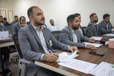 أكاديمية التطوير الإداري تجري المناقشات الأولية لبحوث طلبتها المتخرجين