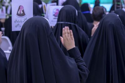أكثر من (300) طالبة يرددن عهد التكليف الشرعي في عين التمر