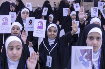 أكثر من (300) طالبة يرددن عهد التكليف الشرعي في عين التمر