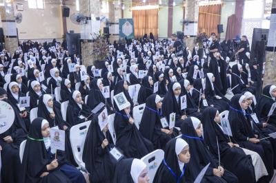 أكثر من (300) طالبة يرددن عهد التكليف الشرعي في عين التمر