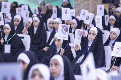 أكثر من (300) طالبة يرددن عهد التكليف الشرعي في عين التمر