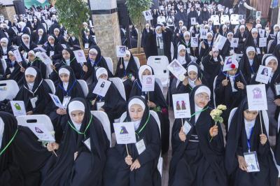 أكثر من (300) طالبة يرددن عهد التكليف الشرعي في عين التمر