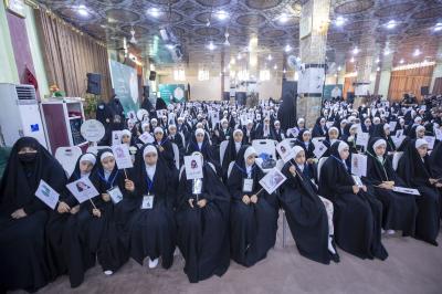 أكثر من (300) طالبة يرددن عهد التكليف الشرعي في عين التمر
