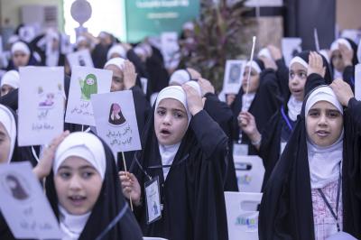 أكثر من (300) طالبة يرددن عهد التكليف الشرعي في عين التمر