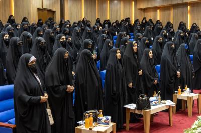 الطالبات المشاركات في حفل مشروع (خيراتٌ حِسان) يعبّرن عن اعتزازهنّ بارتداء العباءة