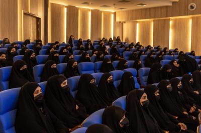  قراءة في كتاب (رسالة المرأة في الحياة) بيّنت معنى التكامل والاختلاف ودور المرأة