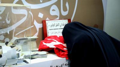 راية قبة مرقد أبي الفضل العباس (عليه السلام) تتوسط جناح العتبة العباسية في معرض طهران