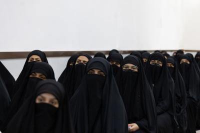 شعبة مدارس الكفيل تواصل تقديم المحاضرات للمشاركات في مخيم بنات العقيدة التاسع عشر