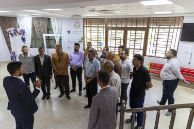 وفد تربوي من بابل يشيد بالأساليب التعليمية المتبعة في مجموعة العميد التعليمية