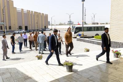 وفد تربوي من بابل يشيد بالأساليب التعليمية المتبعة في مجموعة العميد التعليمية
