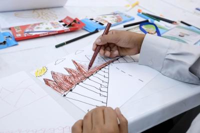 المجمع العلمي يقيم دروسًا للرسم ضمن مشروع الدورات القرآنية الصيفية