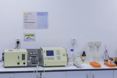 جامعة العميد: المختبر المركزي يضمّ أجهزة متطوّرة ويقدّم خدمات متنوعة للباحثين