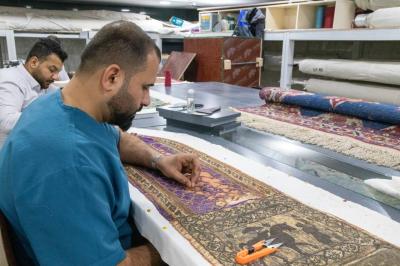 متحف الكفيل يباشر بصيانة قطع المنسوجات في متحف العتبة الكاظمية