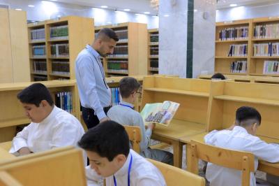 المجمع العلمي ينظم زيارة إلى مكتبة العتبة العباسية لعدد من طلبة الدورات الصيفية