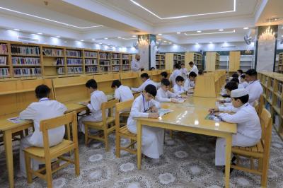 المجمع العلمي ينظم زيارة إلى مكتبة العتبة العباسية لعدد من طلبة الدورات الصيفية