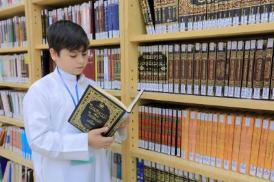 المجمع العلمي ينظم زيارة إلى مكتبة العتبة العباسية لعدد من طلبة الدورات الصيفية