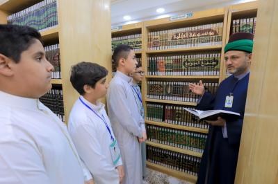 المجمع العلمي ينظم زيارة إلى مكتبة العتبة العباسية لعدد من طلبة الدورات الصيفية