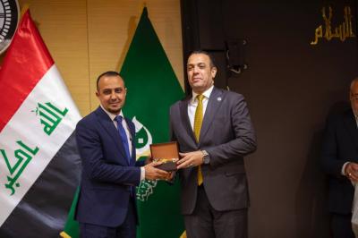 اللجنة المشرفة تكرّم المشاركين في المؤتمر العلميّ الأوَّل لفتوى الدّفاع الكفائي