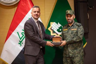 اللجنة المشرفة تكرّم المشاركين في المؤتمر العلميّ الأوَّل لفتوى الدّفاع الكفائي