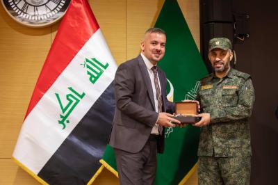 اللجنة المشرفة تكرّم المشاركين في المؤتمر العلميّ الأوَّل لفتوى الدّفاع الكفائي