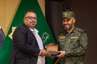 اللجنة المشرفة تكرّم المشاركين في المؤتمر العلميّ الأوَّل لفتوى الدّفاع الكفائي