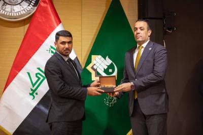 اللجنة المشرفة تكرّم المشاركين في المؤتمر العلميّ الأوَّل لفتوى الدّفاع الكفائي