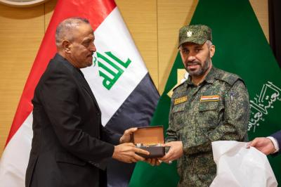 اللجنة المشرفة تكرّم المشاركين في المؤتمر العلميّ الأوَّل لفتوى الدّفاع الكفائي