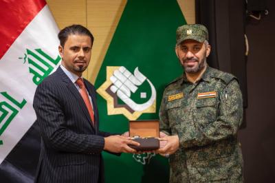 اللجنة المشرفة تكرّم المشاركين في المؤتمر العلميّ الأوَّل لفتوى الدّفاع الكفائي