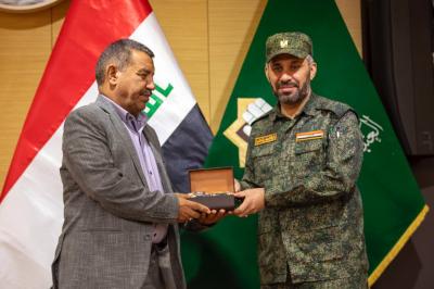 اللجنة المشرفة تكرّم المشاركين في المؤتمر العلميّ الأوَّل لفتوى الدّفاع الكفائي