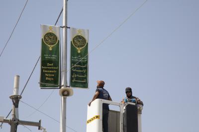 مع قرب موعد انطلاقه.. نشر لافتات تعريفية بأسبوع الإمامة الدولي في الطرق المؤدية إلى مركز مدينة كربلاء