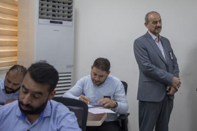 قسم التطوير يُجري الاختبارات النهائية لطلبة أكاديمية التطوير الإداريّ
