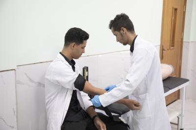جامعة الكفيل تستكمل خطّتها الخاصة بتقديم خدماتها الطبّية لزائري الأربعين