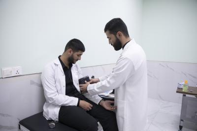 جامعة الكفيل تستكمل خطّتها الخاصة بتقديم خدماتها الطبّية لزائري الأربعين