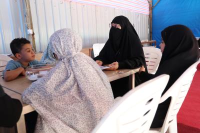 مكتبة أمّ البنين (عليها السلام) النسوية تواصل تقديم خدماتها الثقافية على طريق الزائرين