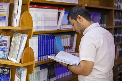 مكتبة جامعة العميد تقدم خدمات متعددة لتعزيز البيئة الأكاديمية