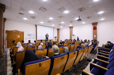 لطلبتها.. جامعة العميد تنظّم محاضرة توعوية عن ظاهرة الابتزاز الإلكترونيّ